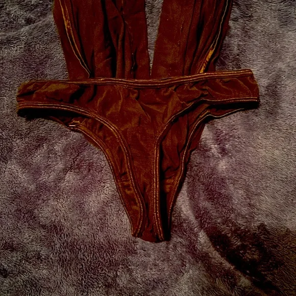 One piece - Picture 3 of 4